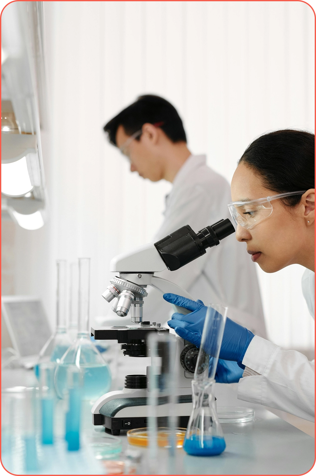 Científicos en laboratorio